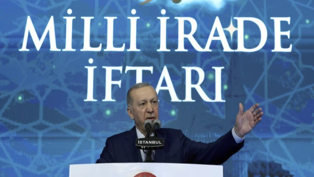 "Siyasi mandacılık talep ediyor"