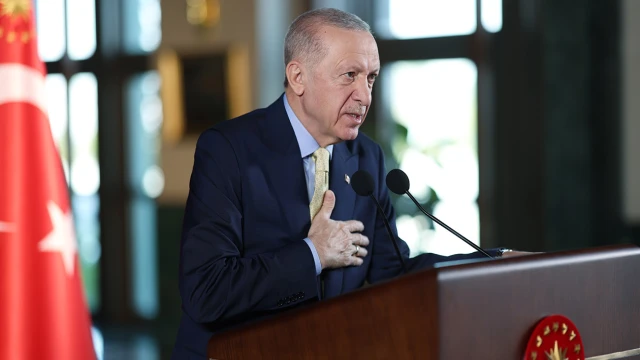 "Muhalefet sahte gündemle oyalanırken, biz ülkemizi büyütmeyi sürdüreceğiz"