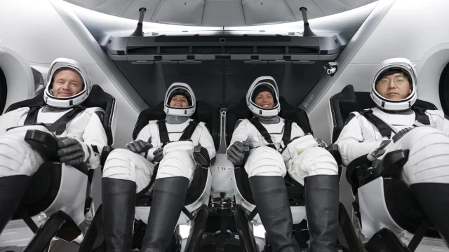 SpaceX, ilk insanlı uzay uçuşunu gerçekleştirdi