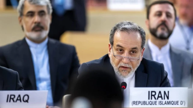 Arakçi: "Müzakere etmeyeceğiz"