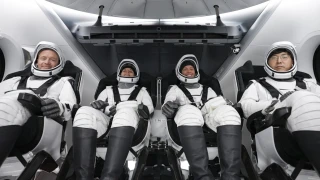 SpaceX, ilk insanlı uzay uçuşunu gerçekleştirdi